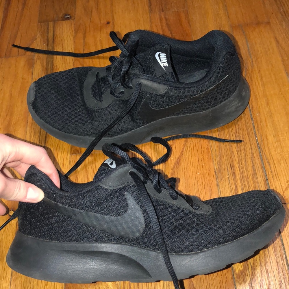 Women’s Nike Tanjun Running shoes.